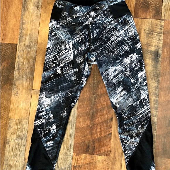 RBX Graphic Capri Workout Leggings with Pockets - Picture 2 of 6